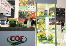 La hostess Melania Zoda in rappresentanza dell'azienda specialista in produzioni di IV gamma COF.