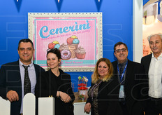 Foto di gruppo presso lo stand Cenerini. Fabio Nanni, Giada Cenerini, Alberta Rizzi, Raffaele Di Palma e Giancarlo Venturi.