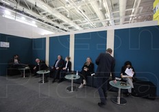 Specie in una fiera gia' rodata come Fruit Logistica lanciare una nuova area espositiva e' sempre una sfida. La novita' di quest'anno era il CityCube: per promuoverlo nella tre giorni di fiera Messe Berlin, l'ente fieristico berlinese, ha puntato molto sui servizi nella nuova area. Qui un angolo relax.