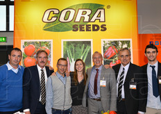 Foto di gruppo presso lo stand della sementiera Cora Seeds. Giuseppe Colombrino (Colombrino Group), Rick Naber (export manager Cora Seeds), Fabrizio Abbondanza (agente Emilia-Romagna Cora Seeds), Sandra Siroli (import-export Cora Seeds), Angelo Crucitti (direttore commerciale Italia Cora Seeds), Maurizio Bacchi (general manager) e Alessandro Bacchi.