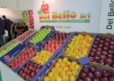 Tra i prodotti commercializzati dall'azienda Del Bello ci sono le mele provenienti dalla Valtellina, area di produzione in cui le cultivar si contraddistinguono per gli elevati standard qualitativi.