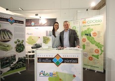 Marco Di Tullio e Marie Blaas allo stand dell'Azienda Agricola Di Tullio Pierino, che dagli anni Cinquanta si dedica alla coltivazione e alla vendita di ortaggi freschi. Sono in corso d'opera importanti novita' in merito alla tracciabilita' dei prodotti, che verranno presentate il prossimo anno.