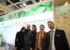 Stand OP Euro.com. Da sinistra: Marika Pirri, Enrico Rossi, Natalia Mykhalchmnko, Alfonso Francese e Mirco Rossi. L'azienda si occupa di produzione e commercializzazione di prodotti ortofrutticoli freschi e svolge la propria attivita' nella Piana del Sele.