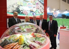 Stand della cooperativa Eurocirce di Terracina (LT). Da sinistra: Claudio Montini (responsabile pianificazione e sviluppo), Alena Nikitina (interprete), Enzo Caruso (membro del Consiglio di amministrazione), Roberto Fresch (presidente), Flavio Sandon (membro del Consiglio di amministrazione).