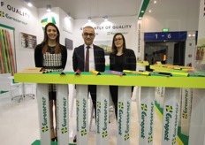 Laura Campagnolo, Lamberto Lola e Antonietta Amoroso dell'azienda Europack, che si distingue per l'elevato livello di specializzazione conseguito nella produzione di angolari in cartone con profili a L, profili a U, profili curvi e angolari dentati.