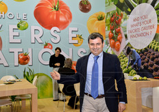 Maurizio Montalti, direttore della filiale italiana della Gautier Semences mostra il nuovo layout dello stand aziendale a Berlino.