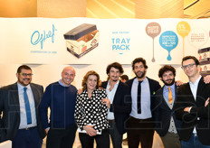 La Ghelfi Ondulati di Buglio in Monte (Sondrio) e' fra le aziende leader nella produzione di imballaggi di qualita' in cartone ondulato per il settore industriale e ortofrutticolo. Nella foto di gruppo: Marco San Filippo (resp. Sicilia), Giuseppe Autieri (produttore della siciliana Il Galletto), Nicoletta Selvagno (dir. comm. Ghelfi), Giuseppe Ghelfi, Enrico Gasperini (resp. vendite), Nicola Spazzini (resp. vendite), Riccardo Confalonieri (back office).