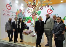 Il team della Giaccio Frutta di Vitulazio, in provincia di Caserta. Oltre alla Melannurca Campana le produzioni piu' importanti dell'azienda sono: albicocche, angurie, ciliege, fragole, kaki, kiwi, mele cotogne, melograno, meloni, nettarine, percoche, pesche, susine.