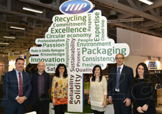 Con 50 anni di esperienza, ILIP e' tra i principali produttori europei di imballaggi di alta qualita' in plastica rigida termoformata per alimenti. Nella foto, da sinistra a destra: Roberto Zanichelli (direttore commerciale), Mauro Stipa (export manager), Valentina, Barbara, Riccardo Guidi e Jessica.