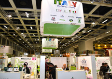 Sotto il marchio collettivo Italy, le associazioni CSO-Centro Servizi Ortofrutticoli, Fruitimprese e Italia Ortofrutta si sono presentati a Fruit Logistica 2016 con lo stand piu' grande di sempre: oltre 1.000 metri quadrati.