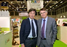 Presso la collettiva Italy incontriamo anche il presidente di Cesena Fiera Renzo Piraccini (a destra), qui ritratto insieme a Sandro Zani della Granfrutta Zani.