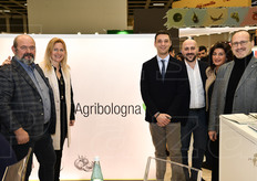 La cooperativa ortofrutticola Agribologna di San Pietro in Casale (BO). In foto, da sinistra a destra: Gianfranco Fornari, Seherzada Cehic, Dario Guidi, Erminio Colombini, Susanna Vaccaroni e Paolo Mariani.