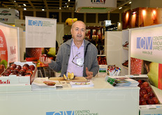 Alessio Martinelli, Direttore Tecnico CIV, con uno dei cavalli di battaglia: la mela Modi'.