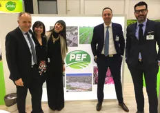 Una bella foto di gruppo allo stand Pef: Massimo Pavan, la consorte Cristina Voltolina, i figli Alice e Roberto e Alberto Mazzagallo