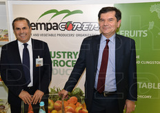 Ibrahim Saadeh (direttore) e Ivo Lanconelli (ufficio commerciale) presso lo stand dell'OP Pempacorer.