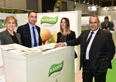 La famiglia Ruggiero al proprio stand: Luisa e Angelo Ruggiero, Valentina Deserti e Antonio Ruggiero. L'azienda, con sede a Borgo San Donato (LT) e stabilimenti in Lazio, Abruzzo ed Emilia-Romagna, e' specialista in patate dal 1889.