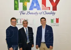 Quale vice presidente dell'associazione imprese ortofrutticole Fruitimprese troviamo Giacomo Suglia (al centro), insieme a Nicola Suglia (a sinistra) e Giacomo Di Pierro.