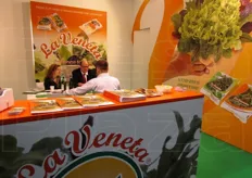 Lo stand dell'azienda LaVeneta, specialista in insalate di quarta gamma.