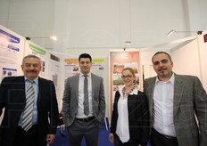 Stand MET Ozone Expert. Da sinistra: Federico Ponti (presidente), Alessandro Zaccagni, l'interprete Evis Turku, Luciano Fontana (referente post-raccolta).