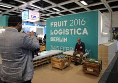 Tra un padiglione e un altro c'e' tutto il tempo per una foto ricordo...