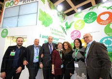 Foto di gruppo per la OP Rago di Battipaglia (SA). Il Gruppo Rago e' il secondo esportatore europeo di rucola; nel 2015, confermando il trend di crescita degli ultimi anni, le vendite si sono egualmente divise tra IV e I gamma.