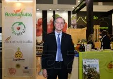Nell'area collettiva della Regione Piemonte incontriamo Domenico Sacchetto presidente della OP Piemonte Asprofrut e della societa' consortile AOP Piemonte.