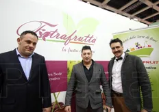 Sorrisi allo stand della pugliese Extrafrutta. Da sinistra: Vincenzo Pedone, Alessio Baldini e Marco Lopopolo.