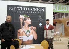 Giuseppe Castiglione e Vincenzo Frontino dell'Associazione Torre Pietra, promotrice del riconoscimento del marchio IGP (Indicazione geografica protetta) alla Cipolla Bianca di Margherita.