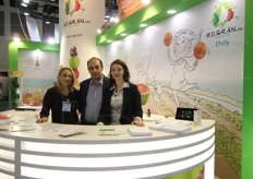 Anna Maria Frassanito, Francesco Romano e Alla Topolian dell'azienda Ro.gr.an, azienda agricola nata dal progetto di un gruppo di giovani e determinati agricoltori del Salento, il cui intento e' quello di coltivare la terra nel rispetto degli antichi valori tramandati, di generazione in generazione, dai contadini del posto.