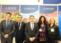 Jaroslaw Majka (sales department Savino Del Bene Poland), Alessadro Amarossi (sales&pricing manager Savino Del Bene Poland), Pawel Jozajtis (regional sales manager Savino Del Bene Poland), Linda Carobbi (corporate director fresh fruit vertical market Savino Del Bene Spa), Antonia Gimenez (fresh&food vertical market manager Savino Del Bene Valencia). Il gruppo e' attivo da oltre 100 anni nel settore dei trasporti internazionali e della logistica.