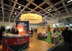 Lo stand collettivo della Sicilia. Piu' che altrove qui si e' puntato anche sulla promozione territoriale.