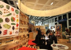 Un'interessante soluzione nello stand siciliano: alle spalle dei vari corner delle aziende c'era una sezione con tanto di tavolini per dei meeting al riparo del via e vai della fiera.