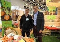 I due omonimi Carmelo Calabrese a rappresentare il Consorzio Carota Novella di Ispica IGP. Il primo a sinistra e' il presidente.