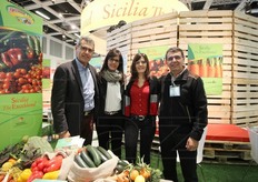 In rappresentanza della OP Fonteverde di Ispica (Ragusa): Carmelo, Patrizia, Tiziana e Carmelo Calabrese.