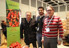 Tra i protagonisti italiani in fiera, anche la OP Abiomed, giovane e dinamica organizzazione di produttori, ubicata in provincia di Ragusa, dedita alla produzione di ortaggi e di frutta di qualita', sia biologica sia a lotta integrata. In foto: Antonio Monreale, Giuseppe Zarbo e Calogero Meli.