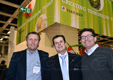 Jan Leune (CEO Top Seeds, a sinistra) e Pino Fioretti (Direttore Generale di Top Seeds Italia Srl, a destra), insieme a Ton Kuipers della Takii Seed (al centro).