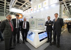 A Fruit Logistica la Retarder ha presentato la costituzione di una nuova societa' commerciale per la commercializzazione in Italia dei prodotti della Gruper: la Techno 3. In foto Miguel Angel Perez Galan e Eduardo Perez della Gruper, a seguire Aldo Rivoira, Luca Rivoira e Paolo Carissimo della RK Growers.