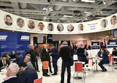 Il cerchio dei clienti Unitec si e' andato ampliando nel corso degli anni, come testimoniano i ritratti dei sorridenti responsabili di altrettante imprese ortofrutticole.