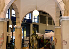 L'immancabile riproduzione della statua di Giulietta.