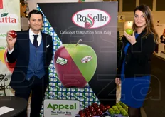 Claudio Scandola (sales manager) e Federica Scinocca (sales dept.) della veronese B&B Frutta, che commercializza tra l'altro le mele a marchio Rossella.