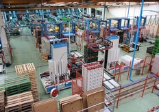 Ancora una veduta dall'alto del reparto di confezionamento.