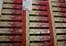 "Cassette in cartone a marchio "Le Coccinelle" (il nuovo marchio Val Venosta di mele mix) pronte per essere spedite ai punti vendita. Quella in foto e' la prima partita in assoluto del nuovo marchio."