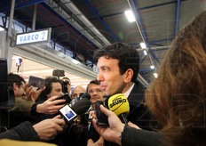 "Il ministro Martina nel nuovo mercato ortofrutticolo bolognese: "Bologna - ha dichiarato - dimostra ancora una volta di essere a tutti gli effetti un territorio e una citta' guida nell'agroalimentare italiano"."