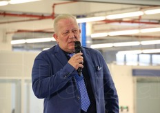 "Renzo Mainetti, presidente di Fedagromercati Acmo Bologna, che ha commentato cosi' il nuovo mercato: "abbiamo creato una bella struttura, secondo noi (grossisti) ben pensata per lavorare in serenita'. L'obiettivo e' attrarre chi oggi è lontano dal mercato: la GDO. Mettendo tutto questo a disposizione, diventiamo interessanti anche per la grande distribuzione organizzata"."