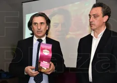 Pasquale Redavid riceve il premio in qualita' di presidente del GAL Sud-Est barese, per aver contribuito alla promozione e diffusione della Cipolla Rossa di Acquaviva nella sua azione di agenzia di sviluppo sul territorio.