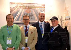 Lo staff in rappresentanza del MAAP, il Mercato agroalimentare di Padova. In foto sono ritratti anche Francesco Cera (general manager, primo sulla sinistra) e Giancarlo Daniele (amministratore delegato, primo sulla destra).