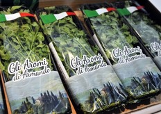 "Erbe aromatiche tagliate e confezionate a marchio "Gli Aromi di Armando"."