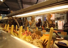 Gelato? Why not. Ecco quale potrebbe essere un'altra opportunita' per l'ortofrutta italiana. Nella foto il banco dell'Antica Gelateria.