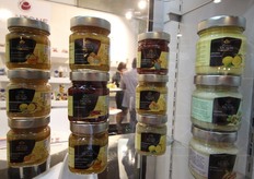 I prodotti a base di frutta di Antica Sicilia: e' un prodotto premium, come quello di molti piccoli produttori che così prendono la via, per la vendita, di boutique, negozi al dettaglio e specializzati.