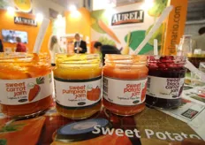 Terza e ultima novita' dell'Aureli: una serie di composte biologiche (dolci) con solo il 20% di zucchero. Ad oggi sono 4 i gusti: patate dolci, carote, rape rosse, carote nere.